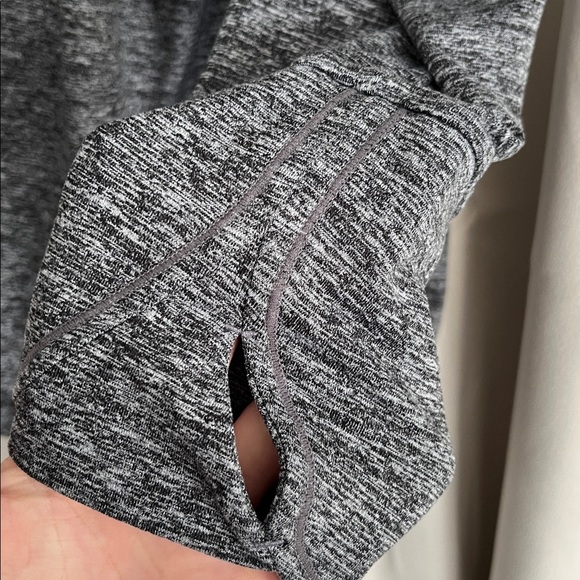 Athleta Uptempo Long Sleeve Heathered Black Gray Split Hemp Top Size XL - Picture 6 of 6